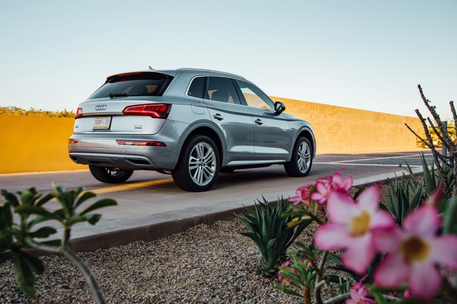  Audi Q5 2.0T Quattro 2017 года  (NA) (фото 3 из 40)